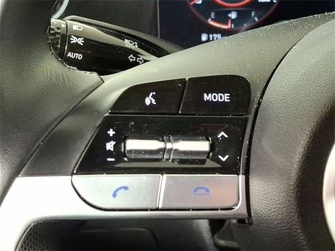 Used 2023 Hyundai Elantra SEL w/ Convenience Package image 21