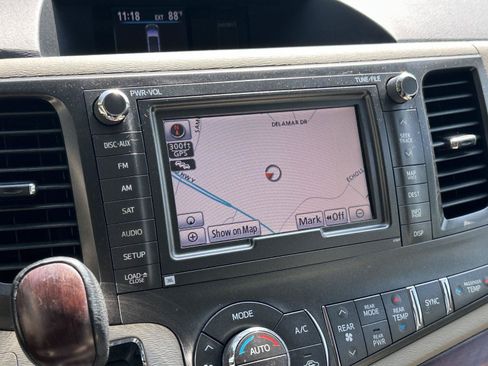 Used 2013 Toyota Sienna XLE w/ Premium Pkg FWD image 12