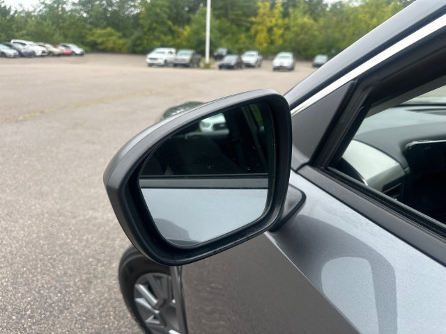 Used 2025 Nissan Kicks S FWD image 13