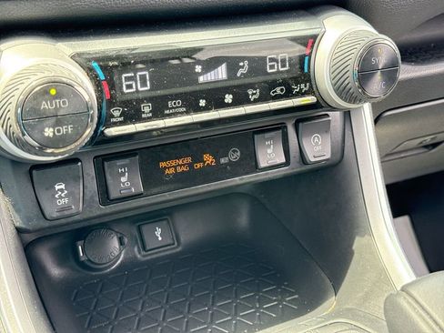 Used 2022 Toyota RAV4 XLE AWD/4WD image 19