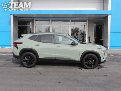 Certified 2024 Chevrolet Trax ACTIV w/ Sunroof Package image 3