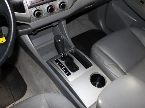 Used 2011 Toyota Tacoma PreRunner w/ SR5 Pkg #2 RWD image 16