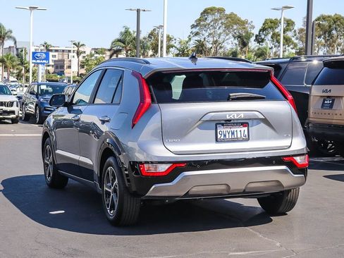 Certified 2025 Kia Niro FWD image 6