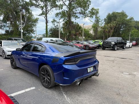 Used 2018 Dodge Charger R/T w/ Plus Group RWD image 5
