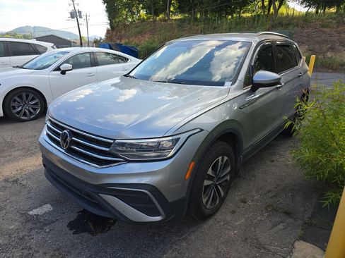 Used 2022 Volkswagen Tiguan S w/ IQ.Drive Package AWD/4WD image 4