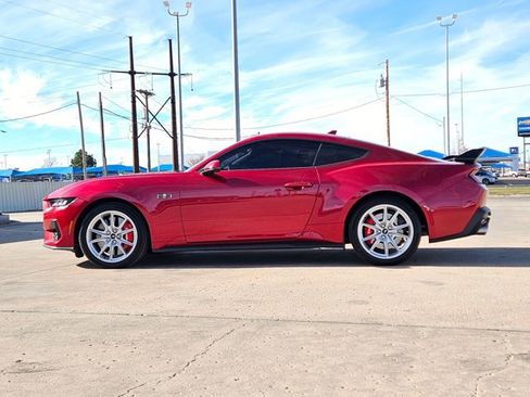 Used 2024 Ford Mustang GT Premium image 9