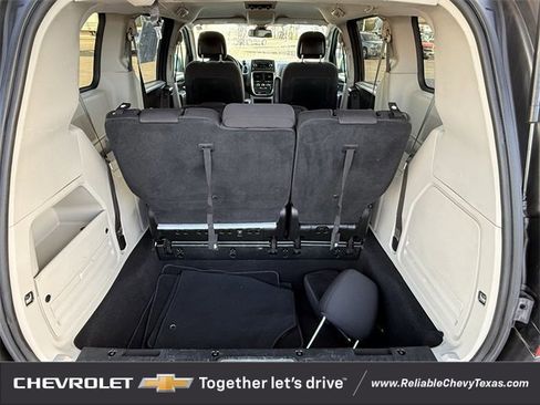 Used 2018 Dodge Grand Caravan SE w/ UConnect Hands-Free Group image 30