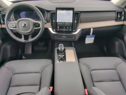 New 2025 Volvo XC90 B5 Plus w/ Protection Package Premier image 14
