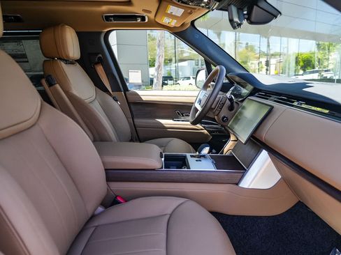 New 2026 Land Rover Range Rover Long Wheelbase SE AWD/4WD image 16