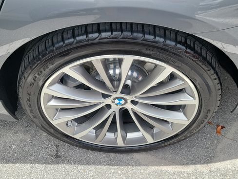 Used 2022 BMW 530i w/ Premium Package RWD image 6