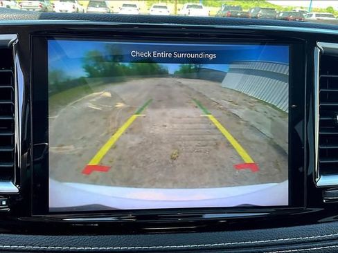 Used 2023 Chrysler Pacifica Limited image 15