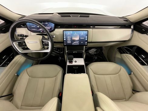 Certified 2024 Land Rover Range Rover SE image 10