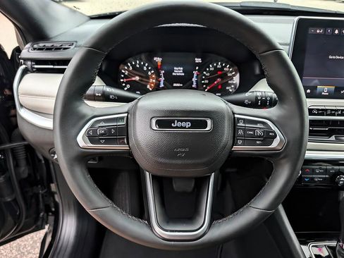 Used 2025 Jeep Compass Limited AWD/4WD image 18