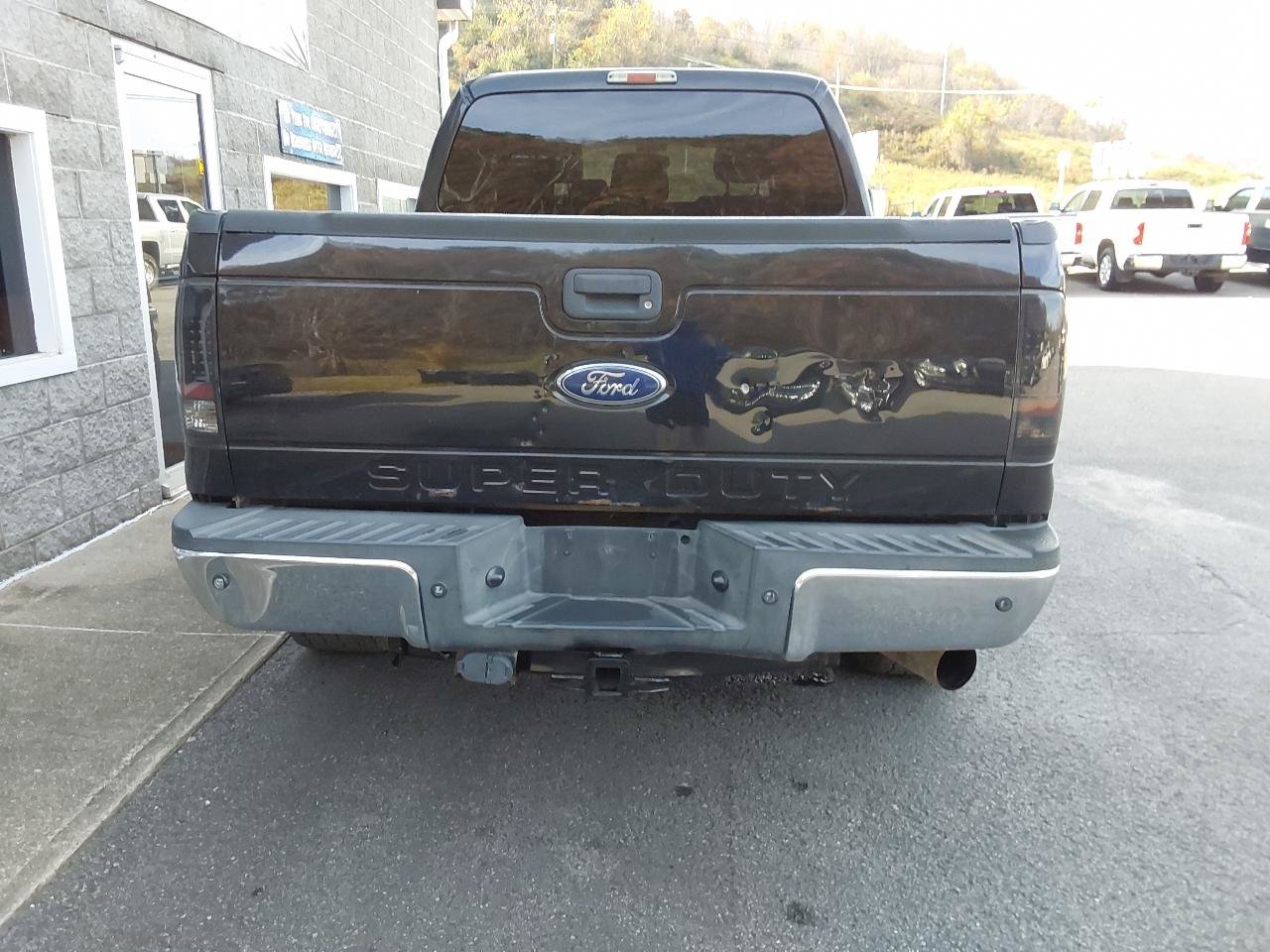 Used 2015 Ford F250 XLT w/ XLT Value Package AWD/4WD image 4