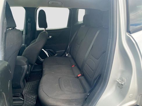 Used 2018 Jeep Renegade Latitude image 23