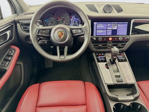 Certified 2025 Porsche Macan image 25