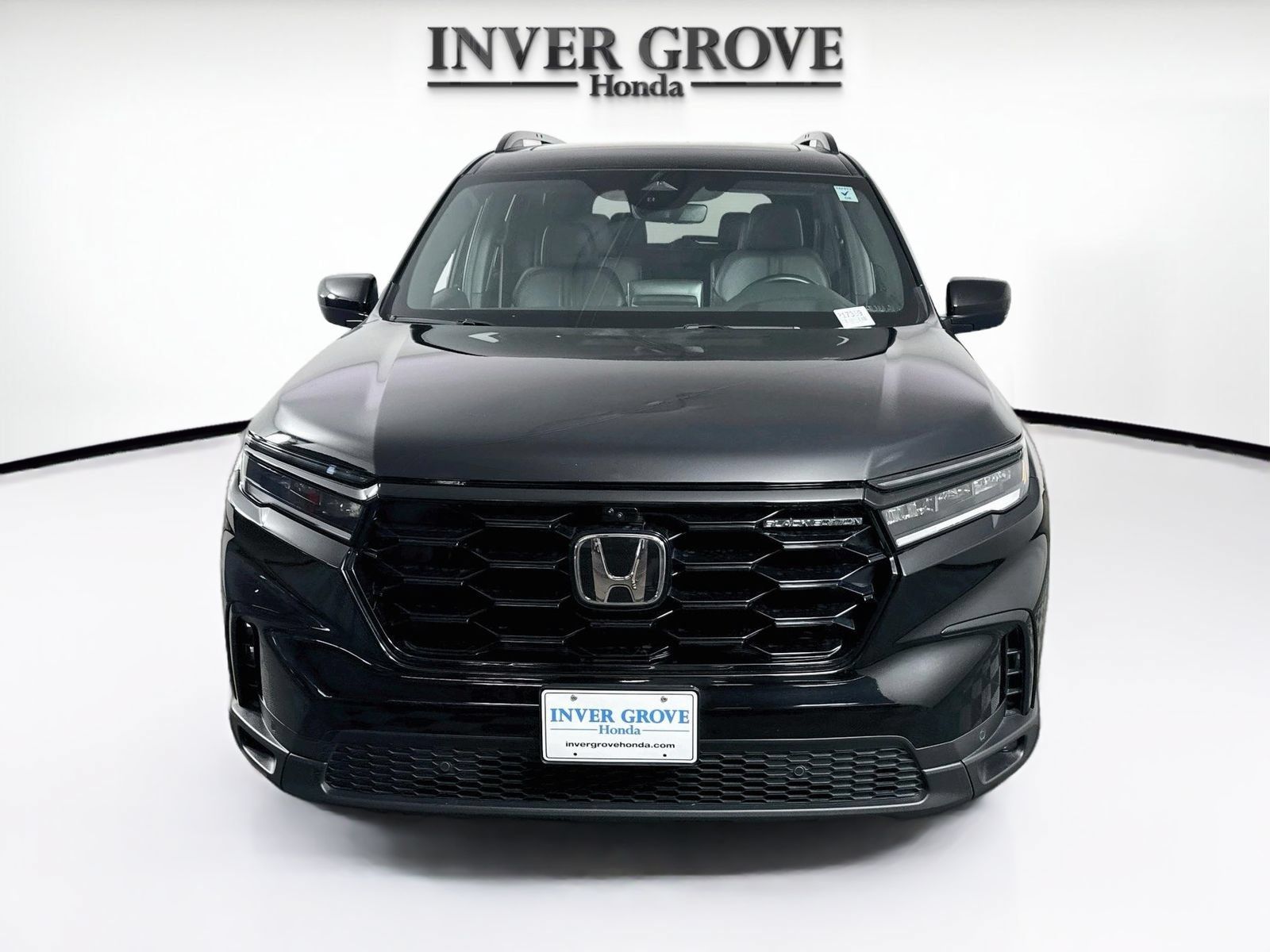 Used 2025 Honda Pilot Black Edition image 2