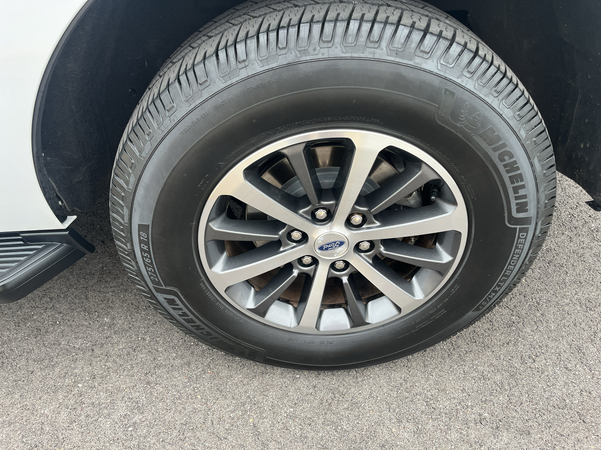 Used 2019 Ford Expedition XLT w/ Equipment Group 201A AWD/4WD image 9