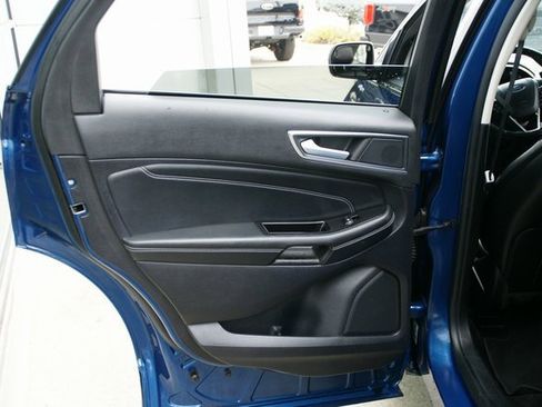 Used 2020 Ford Edge Titanium image 27