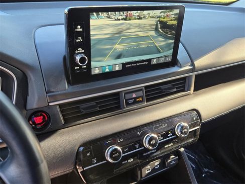 Used 2024 Honda Pilot Touring image 22