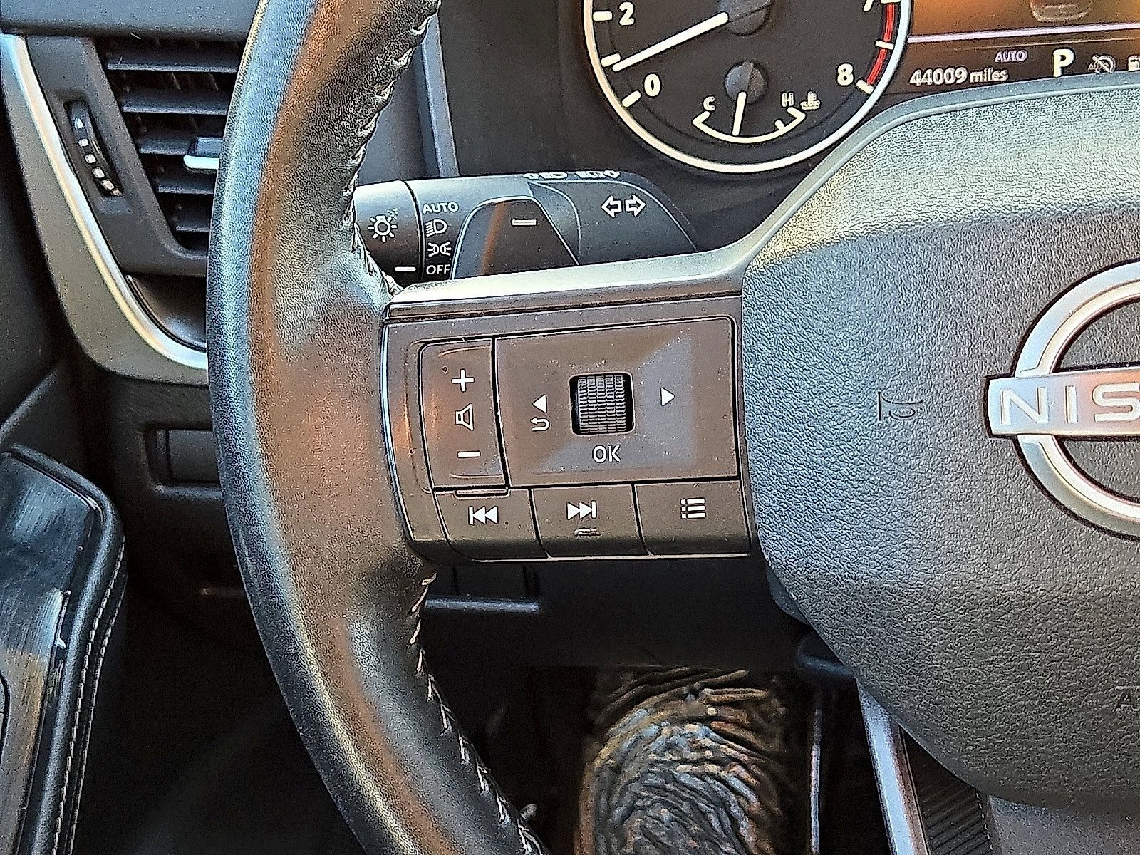 Used 2025 Nissan Rogue SV AWD/4WD image 17