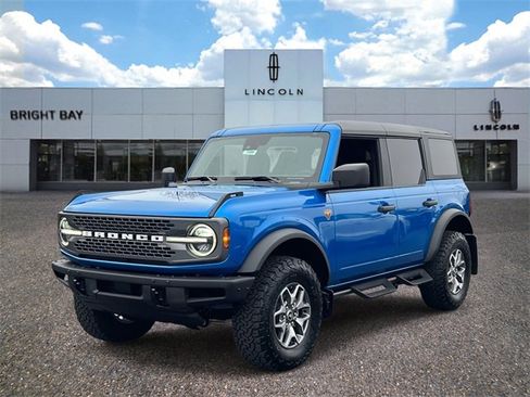 Used 2024 Ford Bronco Badlands image 2