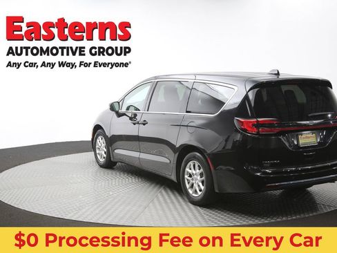 Used 2023 Chrysler Pacifica Touring-L FWD image 65