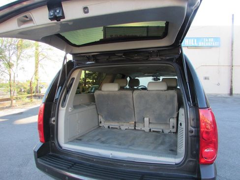Used 2010 GMC Yukon XL SLT image 24