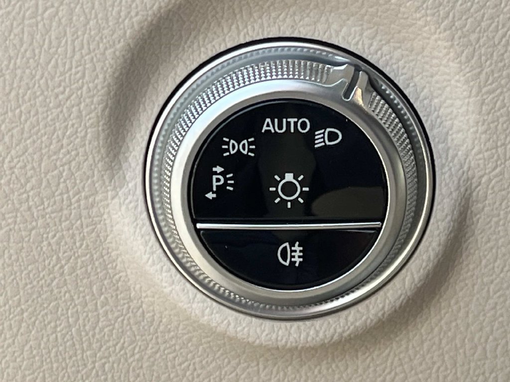 Used 2025 Mercedes-Benz C 300 Sedan image 34