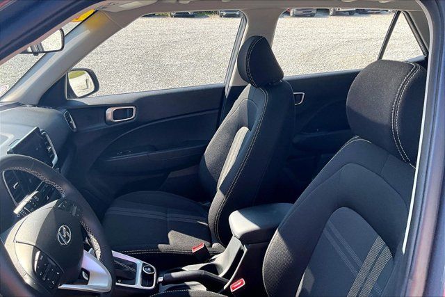 Used 2025 Hyundai Venue SEL FWD image 22