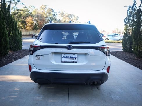 Used 2025 Subaru Forester Premium image 9