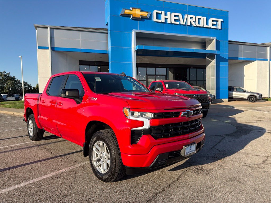 Used 2022 Chevrolet Silverado 1500 RST AWD/4WD image 2