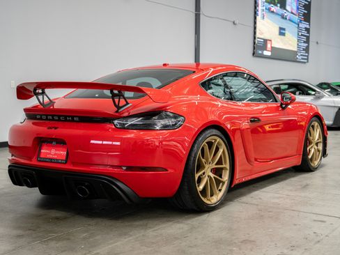 Used 2020 Porsche 718 Cayman GT4 RWD image 8