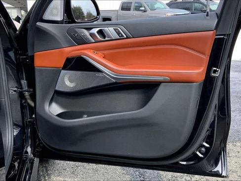 Used 2019 BMW X5 xDrive50i w/ M Sport Package image 20