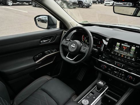 New 2025 Nissan Pathfinder Platinum w/ Lighting Package (N92) image 15