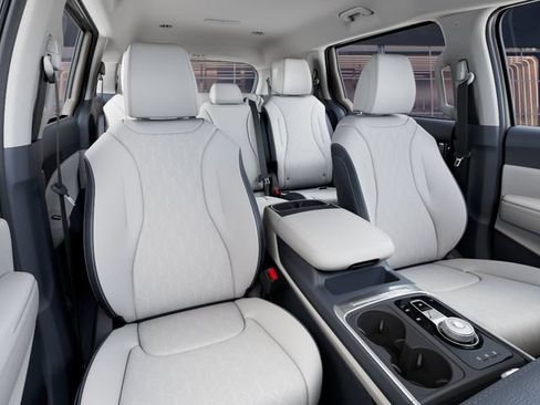 New 2026 Kia Carnival EX FWD image 15