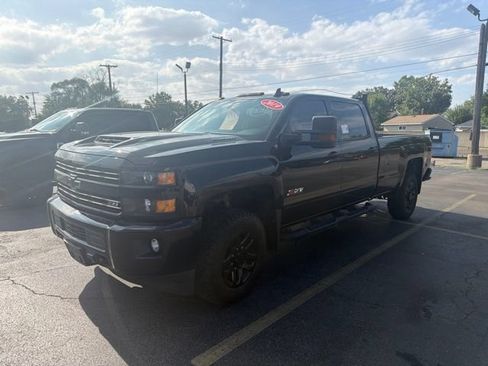 Used 2019 Chevrolet Silverado 2500 LTZ w/ Midnight Edition AWD/4WD image 3