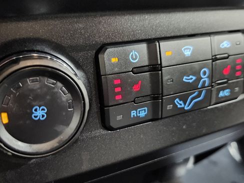 Used 2019 Ford F350 XLT w/ XLT Premium Package image 9