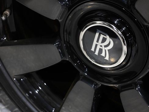 Used 2019 Rolls-Royce Cullinan image 16