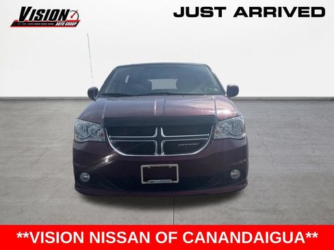 Used 2018 Dodge Grand Caravan SXT FWD image 2