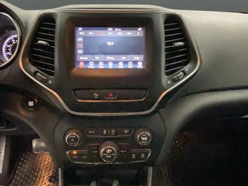 Used 2020 Jeep Cherokee Latitude Plus AWD/4WD image 14