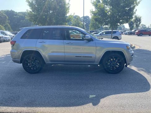Used 2021 Jeep Grand Cherokee Laredo X RWD image 2