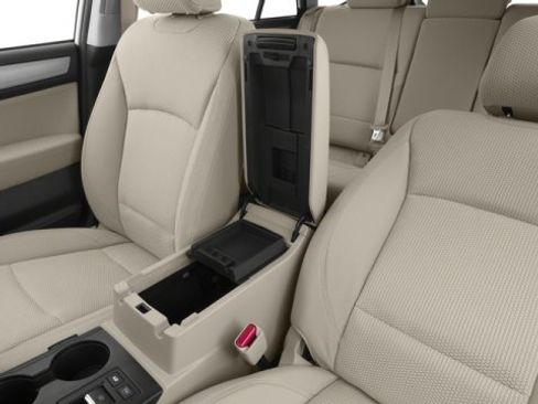 Used 2018 Subaru Outback 2.5i Premium image 12