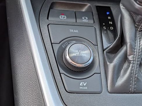 Used 2024 Toyota RAV4 XSE AWD/4WD image 17