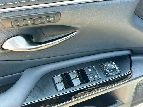 Used 2025 Lexus ES 350 w/ Premium Package FWD image 18