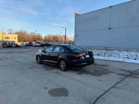 Used 2017 Volkswagen Jetta SE image 5