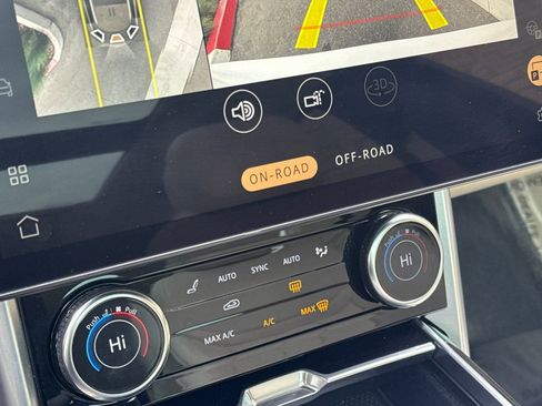 Used 2023 Land Rover Range Rover SE image 24