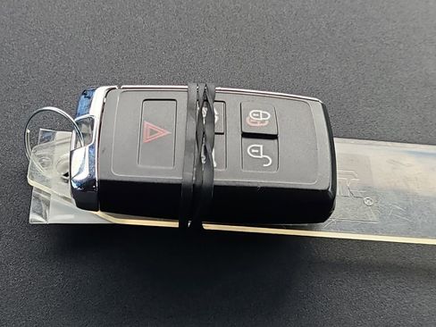 Used 2023 Land Rover Defender 110 X-Dynamic SE AWD/4WD image 25