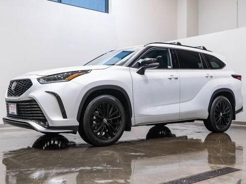 Certified 2026 Toyota Highlander XSE AWD/4WD image 3