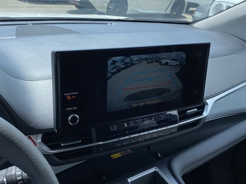 Certified 2026 Toyota Sienna XLE FWD image 10